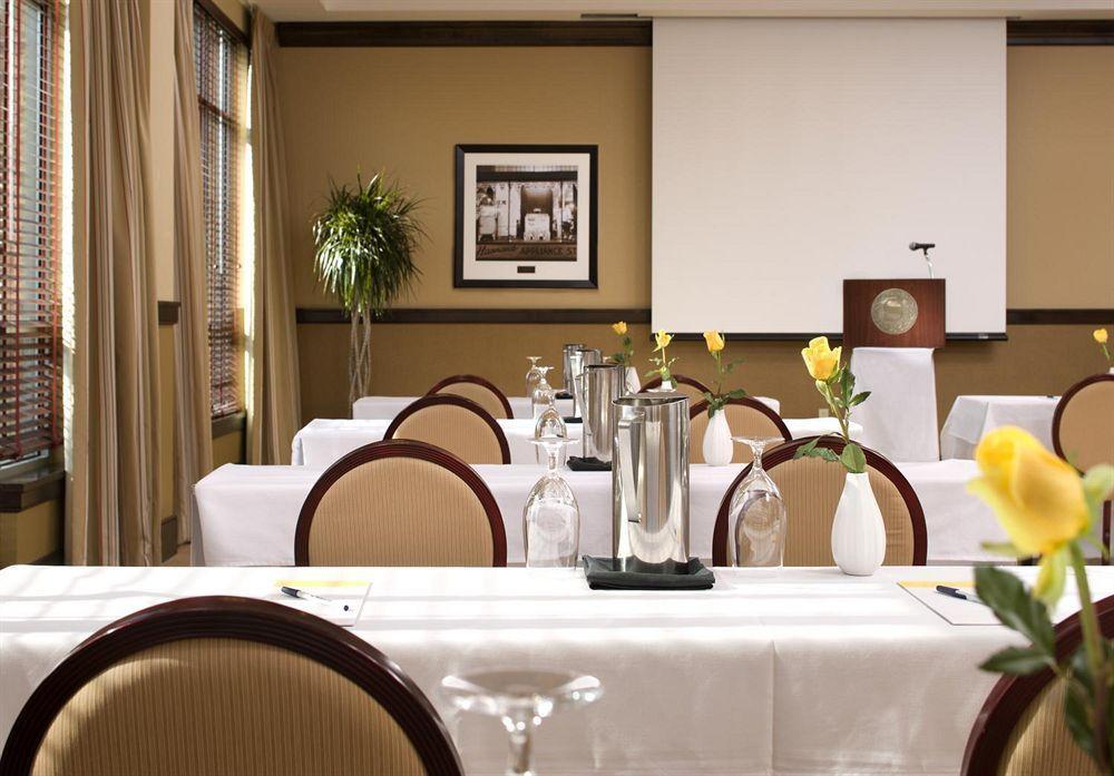 Sheraton Hotel Minneapolis Midtown Екстериор снимка